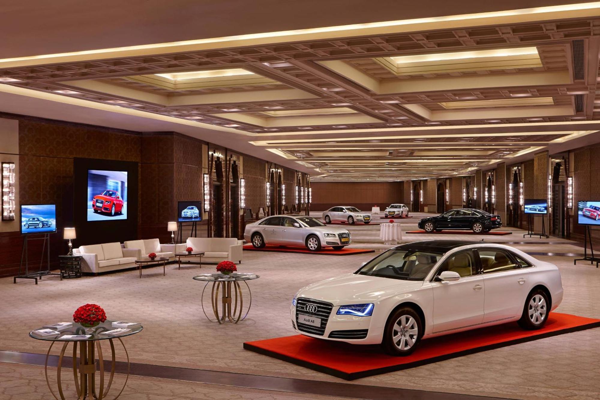 Itc Grand Chola, A Luxury Collection Hotel, Chennai Dış mekan fotoğraf Audi showroom in India