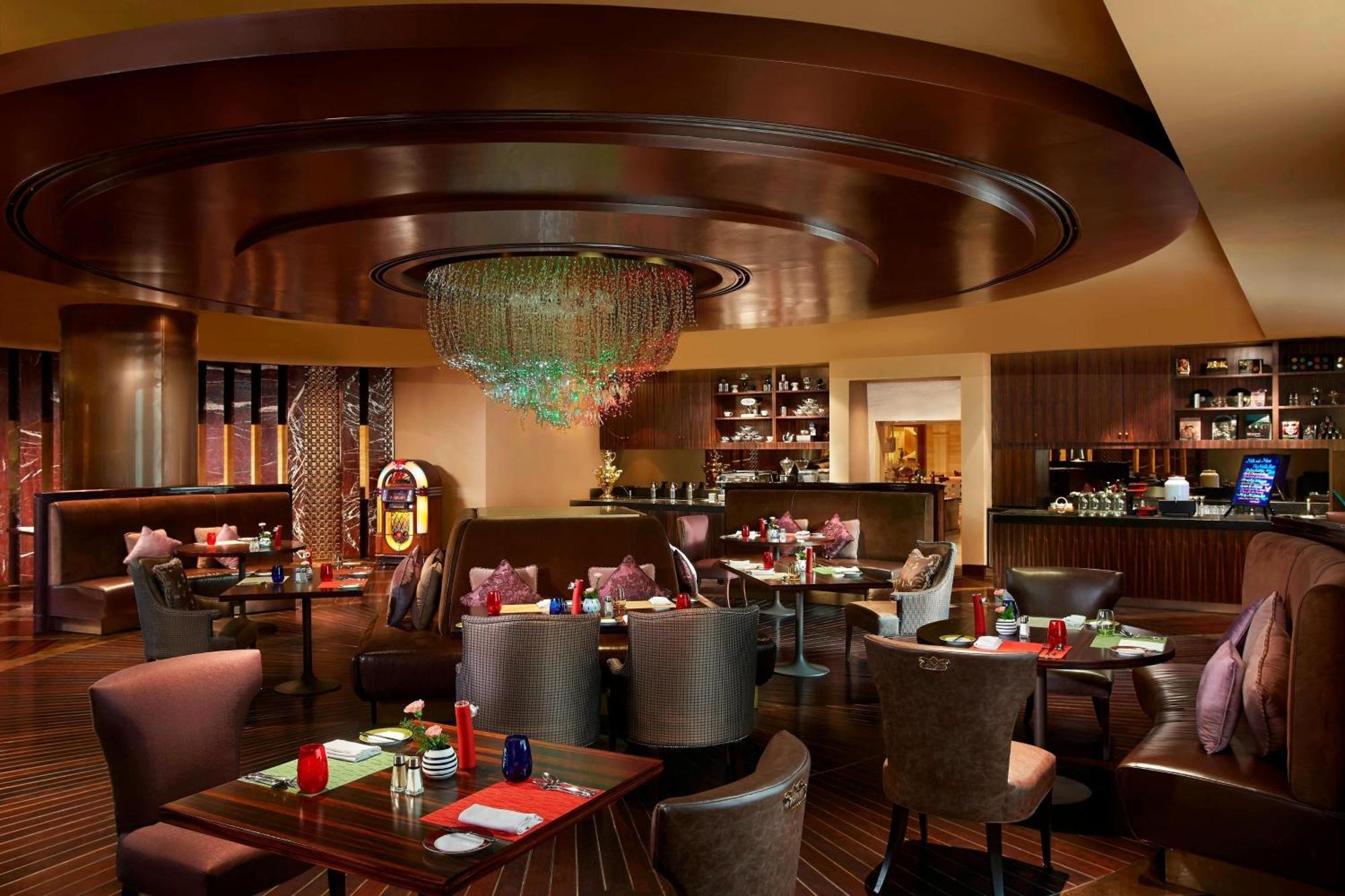 Itc Grand Chola, A Luxury Collection Hotel, Chennai Dış mekan fotoğraf The interior of the restaurant