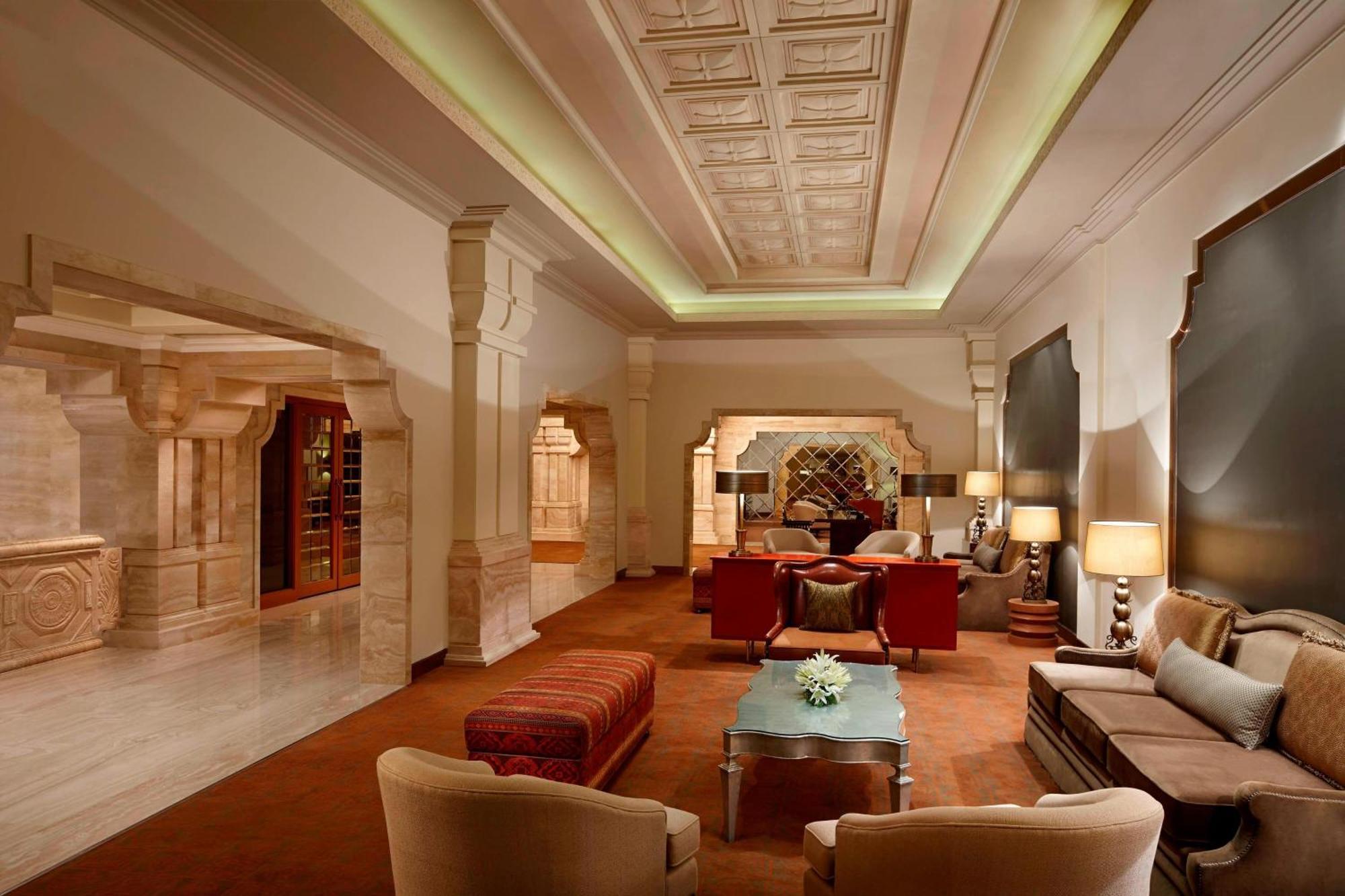 Itc Grand Chola, A Luxury Collection Hotel, Chennai Dış mekan fotoğraf The Imperial Lounge at Delhi International Airport