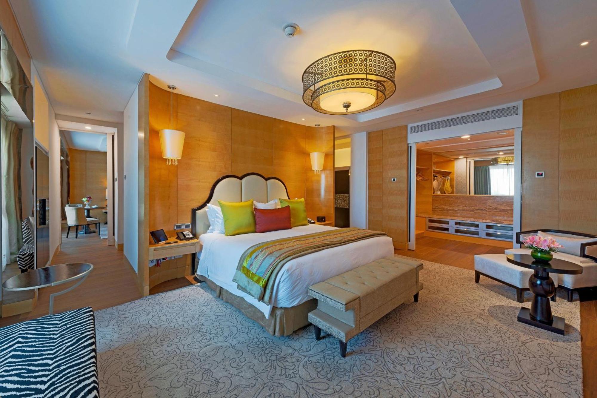 Itc Grand Chola, A Luxury Collection Hotel, Chennai Dış mekan fotoğraf A bedroom at the Shangri-La Hotel, Kuala Lumpur